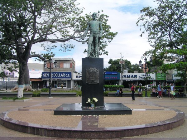 31- Plaza Simon Bolivar le heros sud-americain 